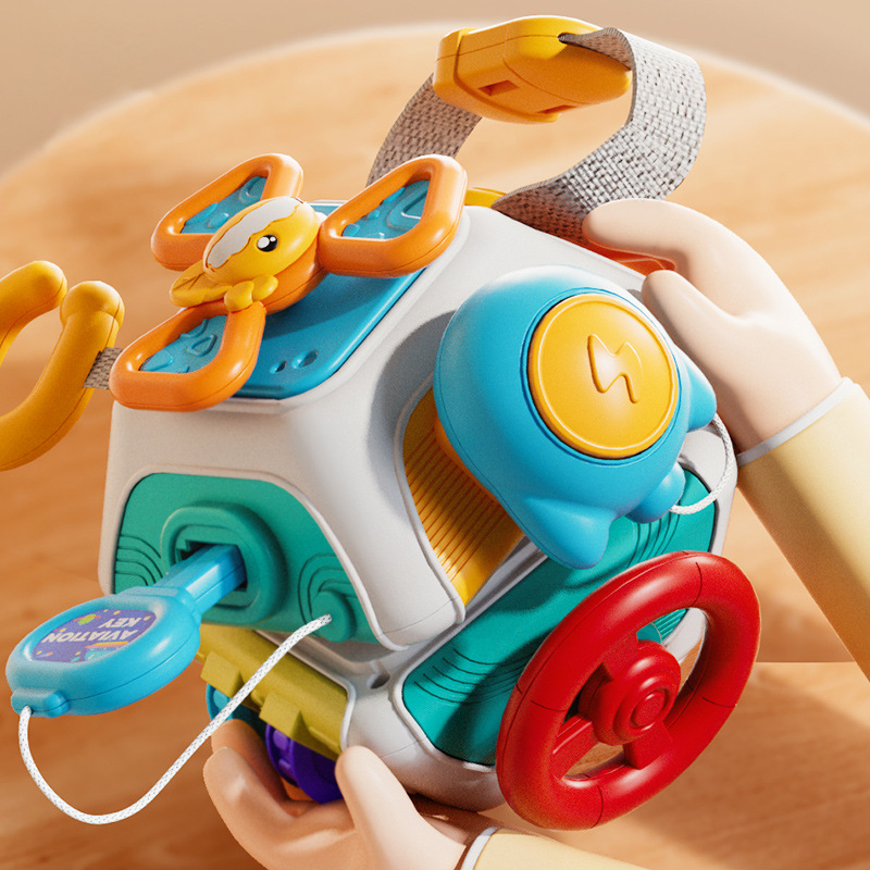 Travel Accessories With Baby - Baby Busy Board Cube Montessori Zintuiglijk